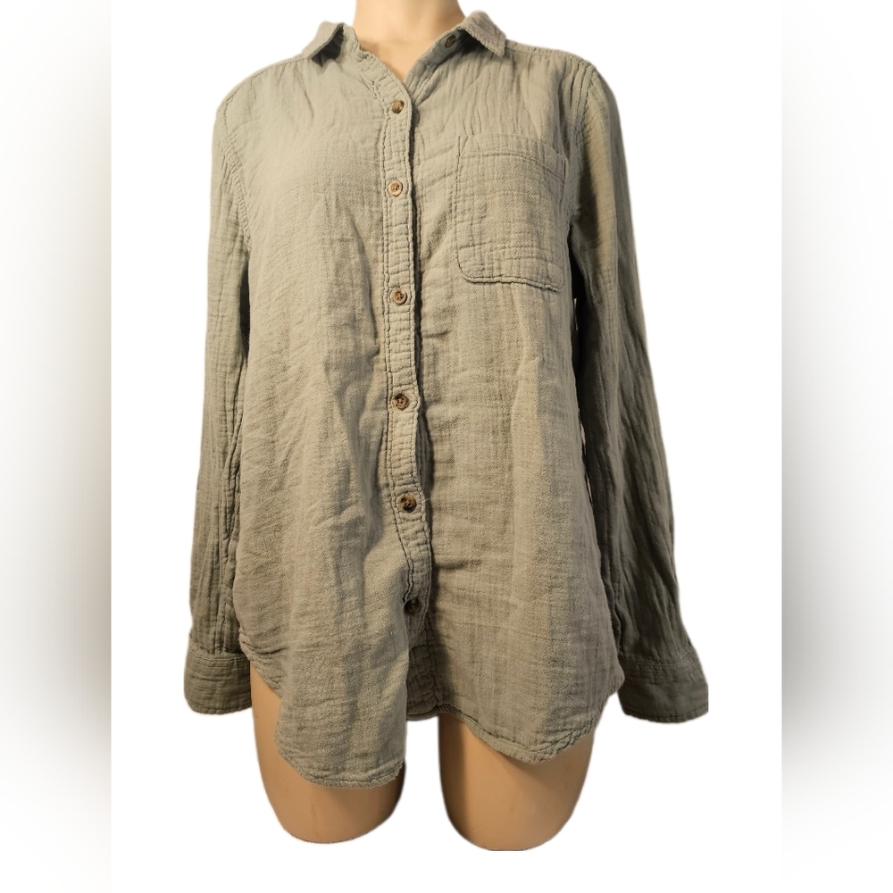 SO Relaxed Fit Button Down‎ size M in khaki